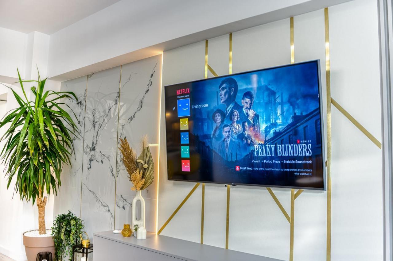 Hi Apartment Букурещ Екстериор снимка