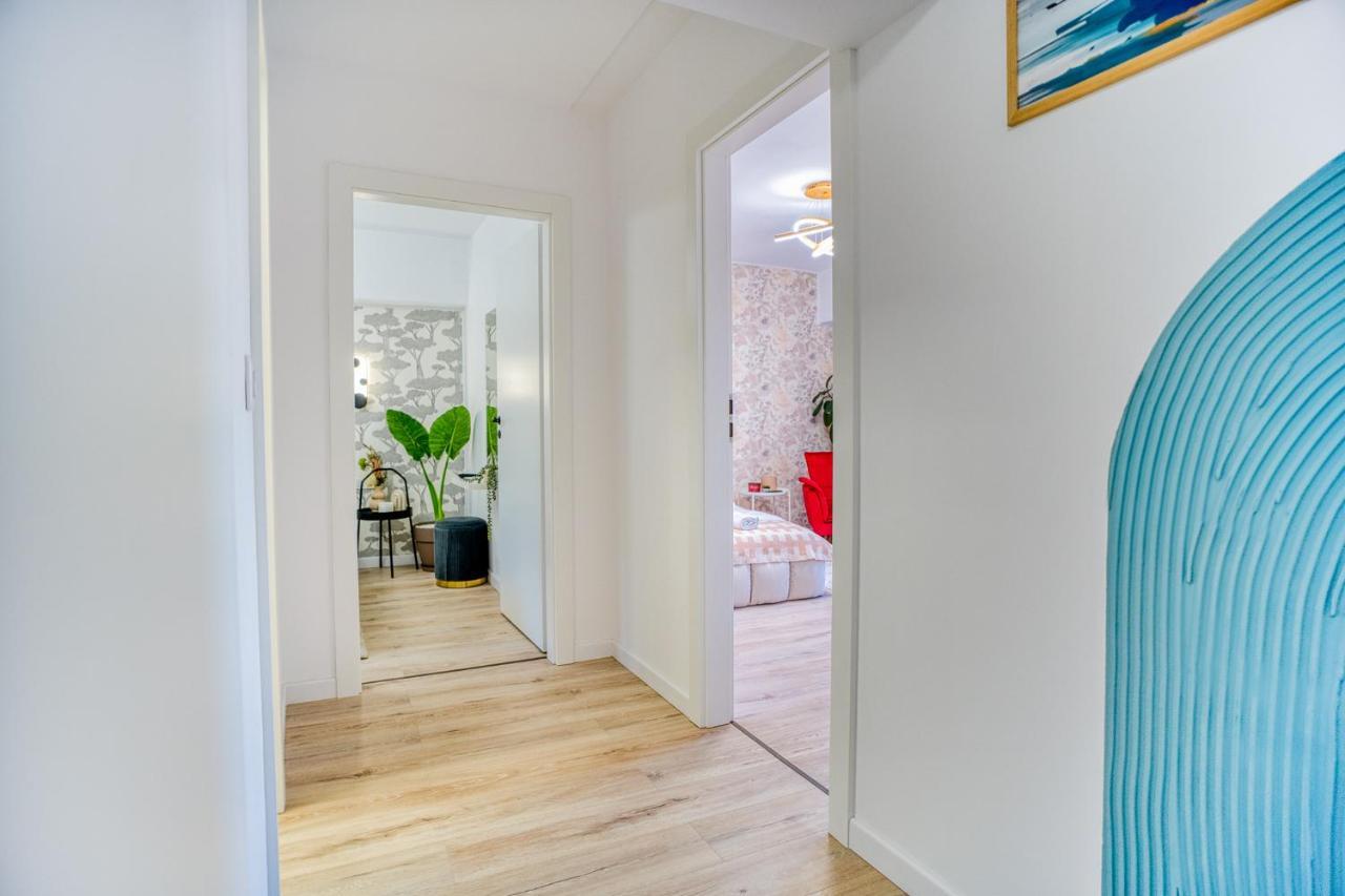 Hi Apartment Букурещ Екстериор снимка