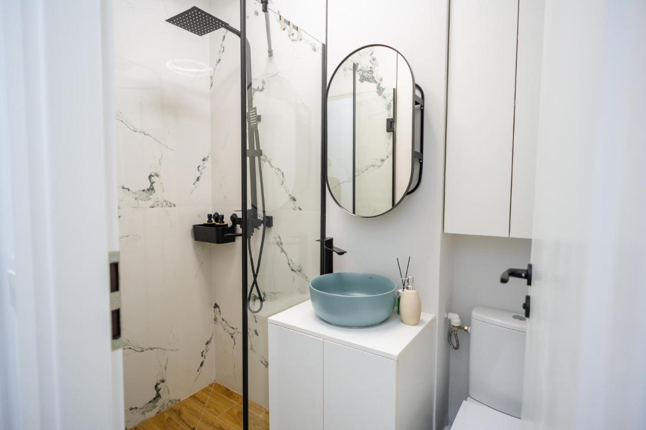 Hi Apartment Букурещ Екстериор снимка