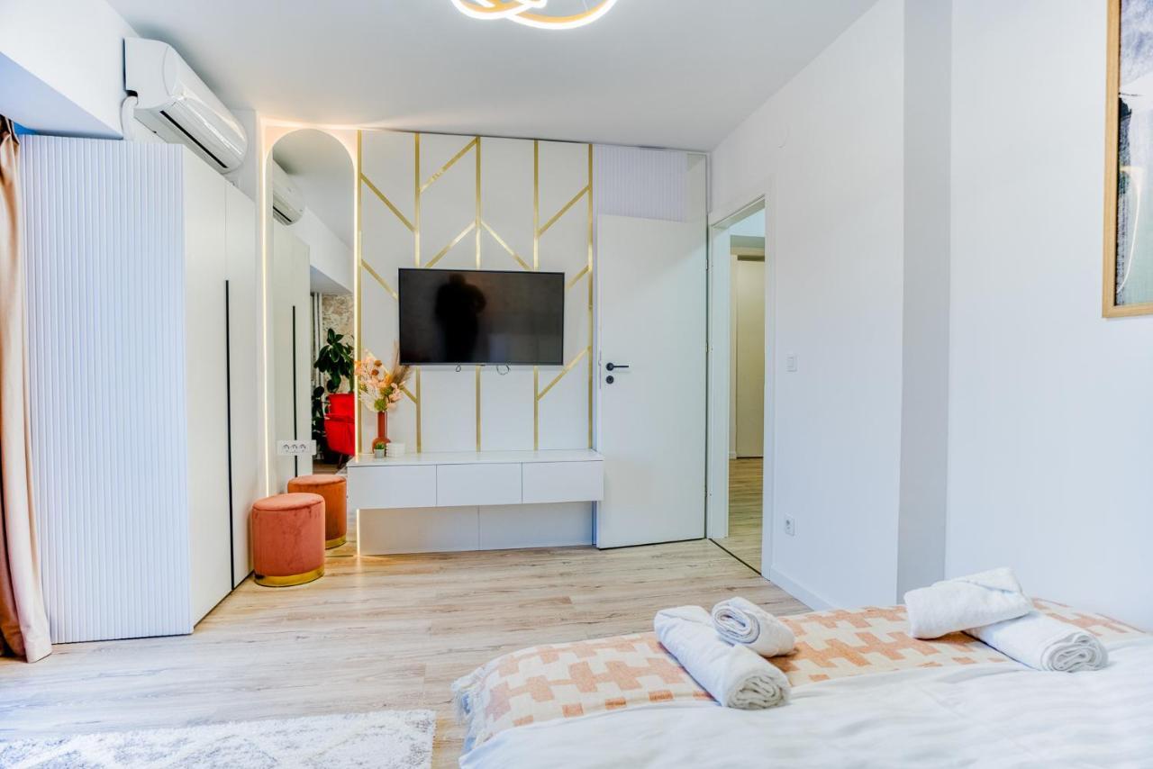 Hi Apartment Букурещ Екстериор снимка