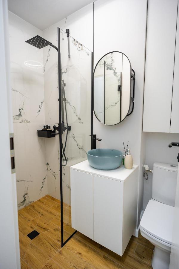Hi Apartment Букурещ Екстериор снимка
