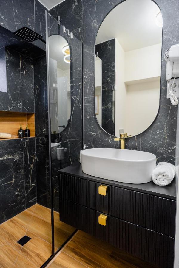 Hi Apartment Букурещ Екстериор снимка