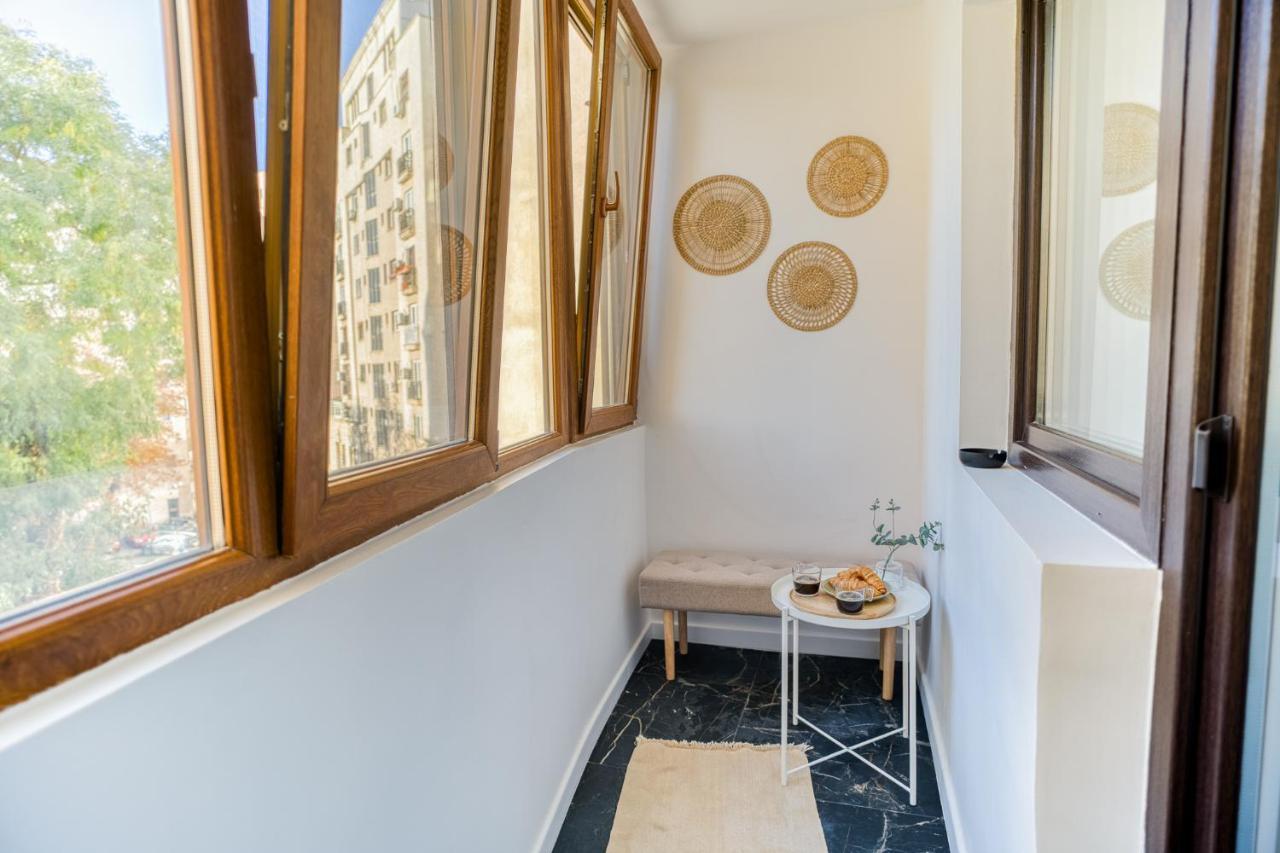 Hi Apartment Букурещ Екстериор снимка