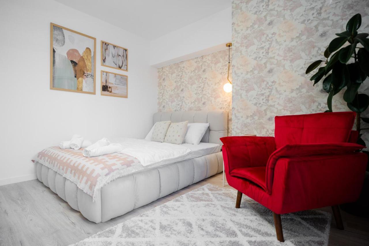 Hi Apartment Букурещ Екстериор снимка