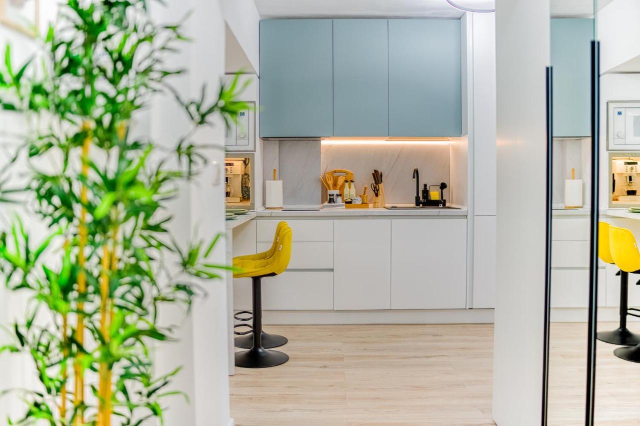Hi Apartment Букурещ Екстериор снимка