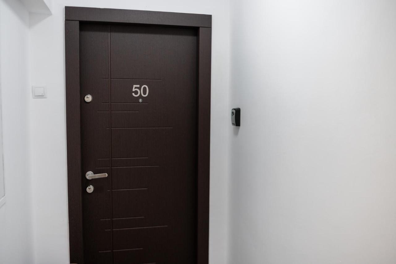 Hi Apartment Букурещ Екстериор снимка