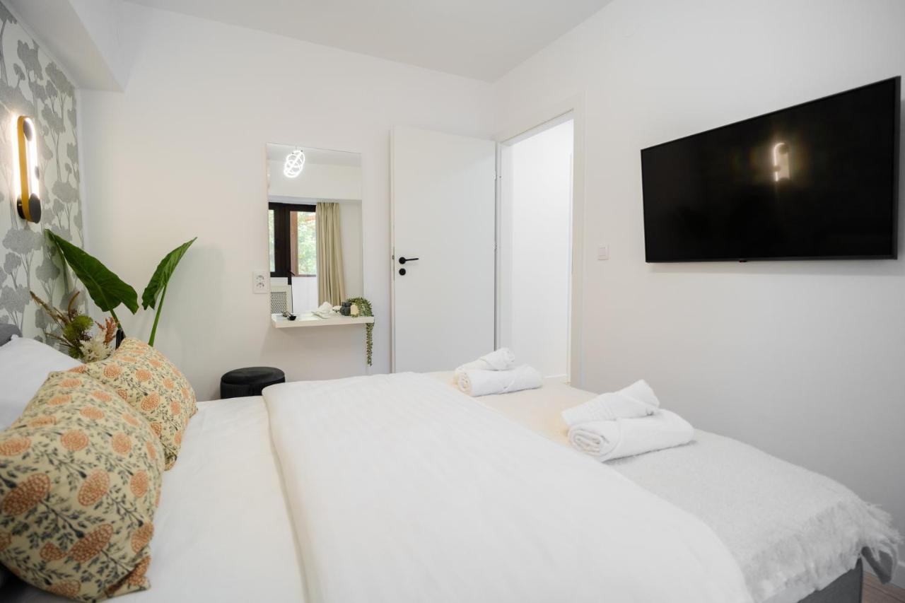 Hi Apartment Букурещ Екстериор снимка